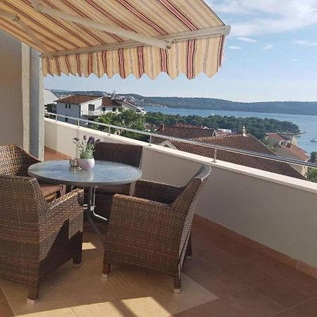 Apartments Javi - Free Private Parking Трогір Екстер'єр фото