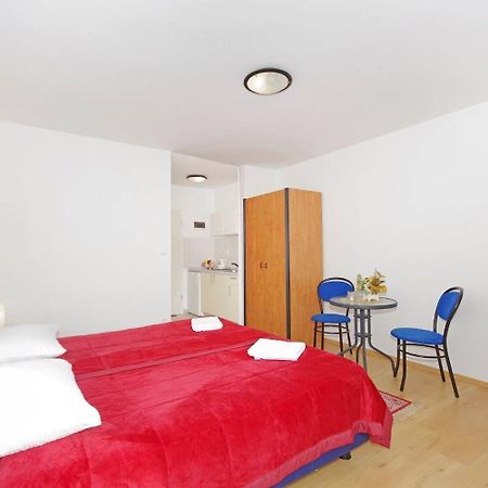 Apartments Javi - Free Private Parking Трогір Екстер'єр фото