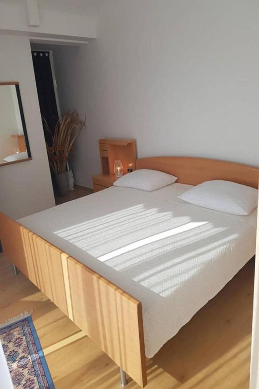 Apartments Javi - Free Private Parking Трогір Екстер'єр фото