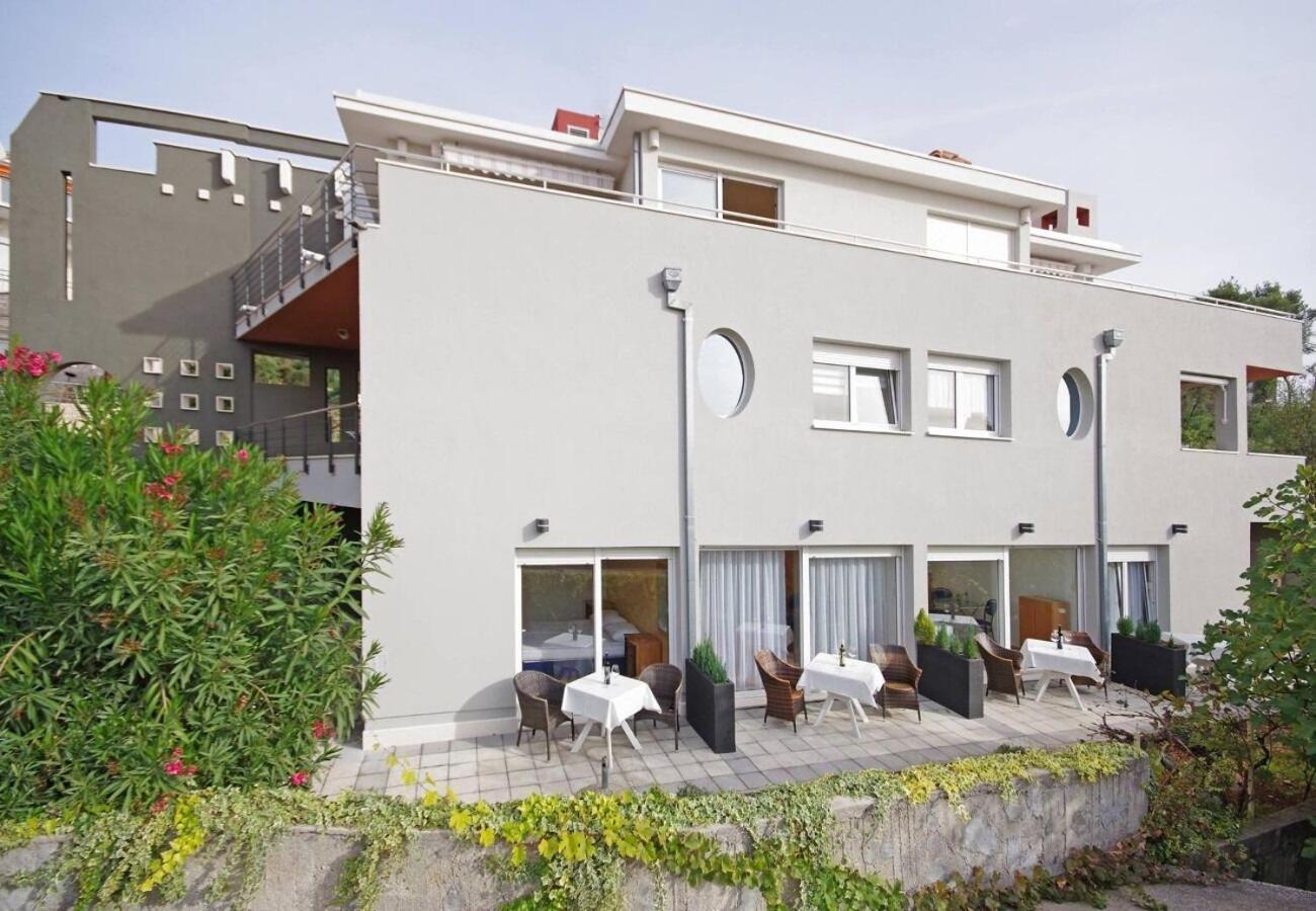 Apartments Javi - Free Private Parking Трогір Екстер'єр фото