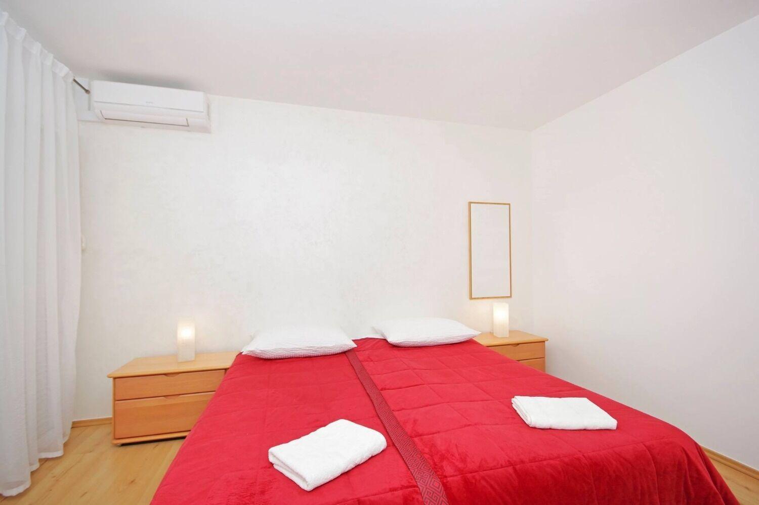 Apartments Javi - Free Private Parking Трогір Екстер'єр фото