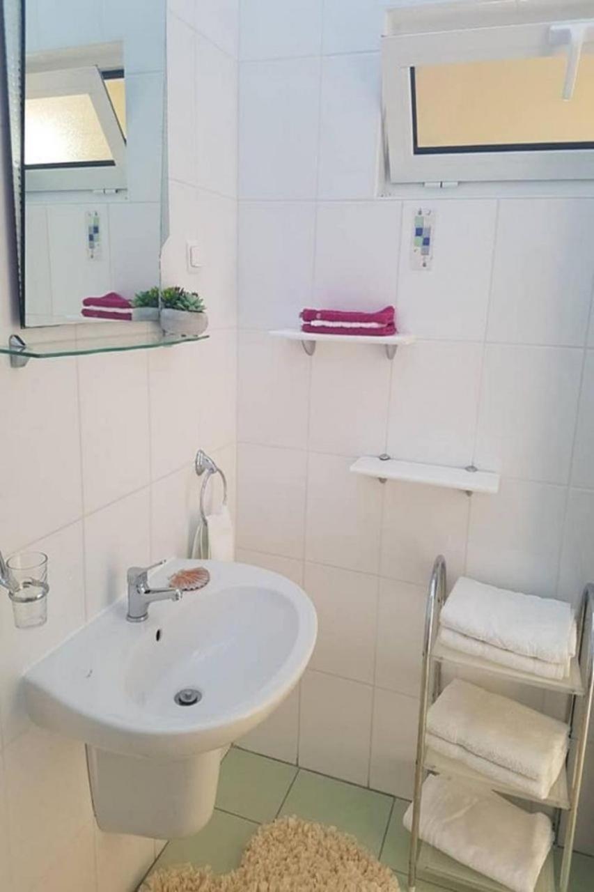 Apartments Javi - Free Private Parking Трогір Екстер'єр фото