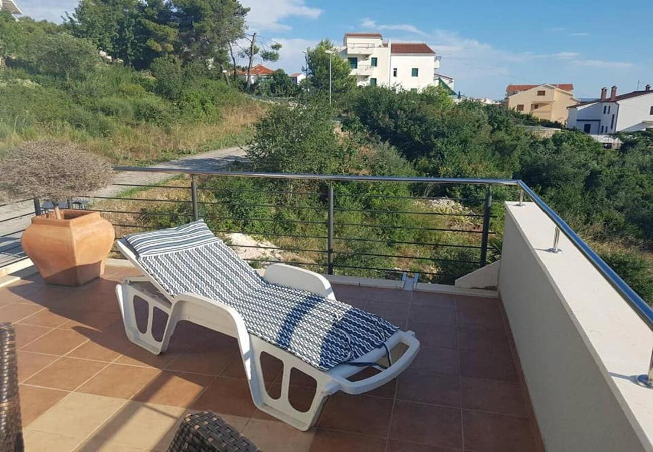 Apartments Javi - Free Private Parking Трогір Екстер'єр фото