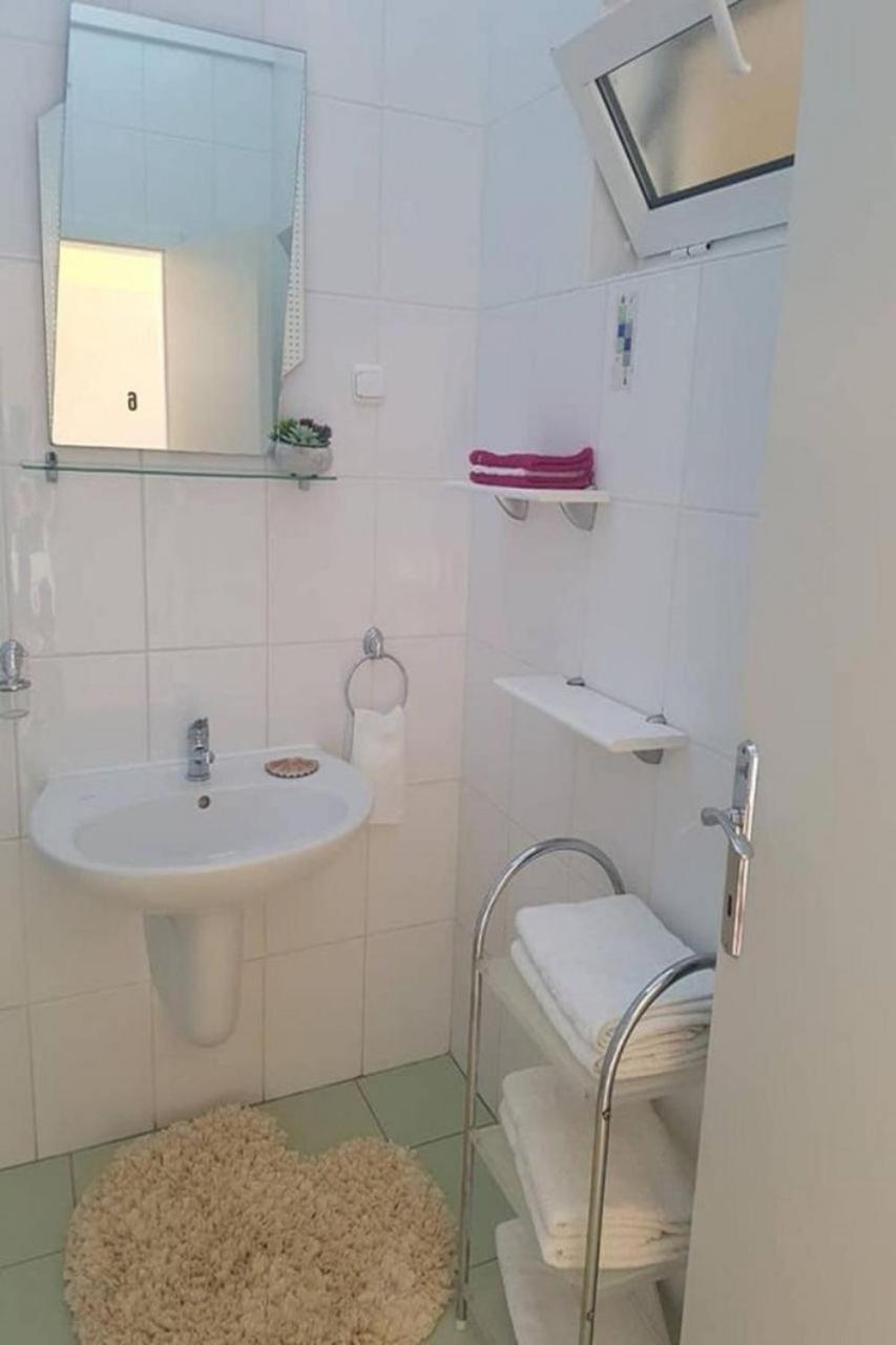 Apartments Javi - Free Private Parking Трогір Екстер'єр фото