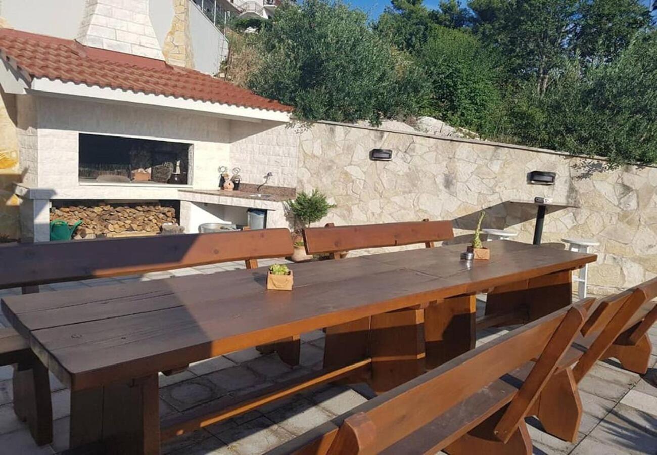 Apartments Javi - Free Private Parking Трогір Екстер'єр фото
