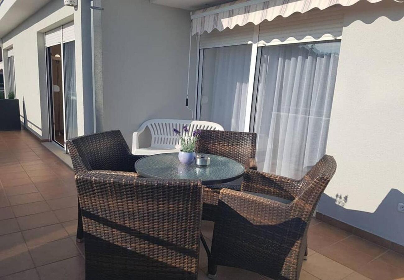 Apartments Javi - Free Private Parking Трогір Екстер'єр фото