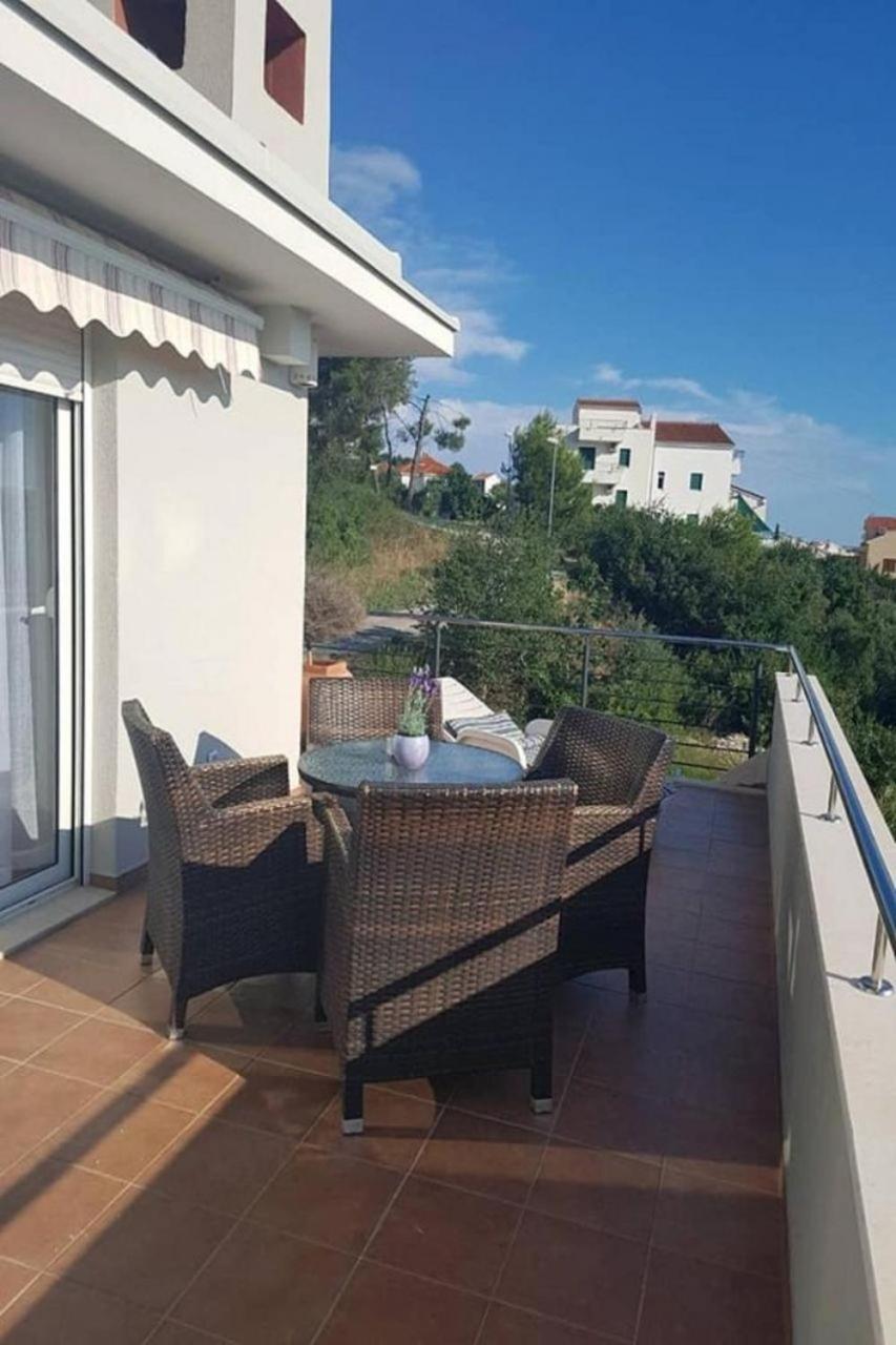 Apartments Javi - Free Private Parking Трогір Екстер'єр фото