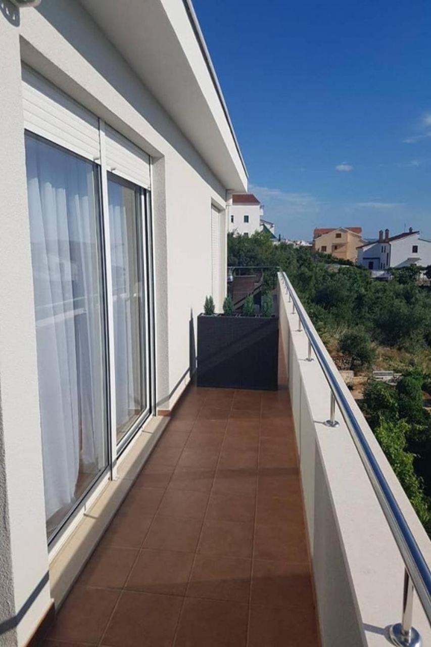 Apartments Javi - Free Private Parking Трогір Екстер'єр фото