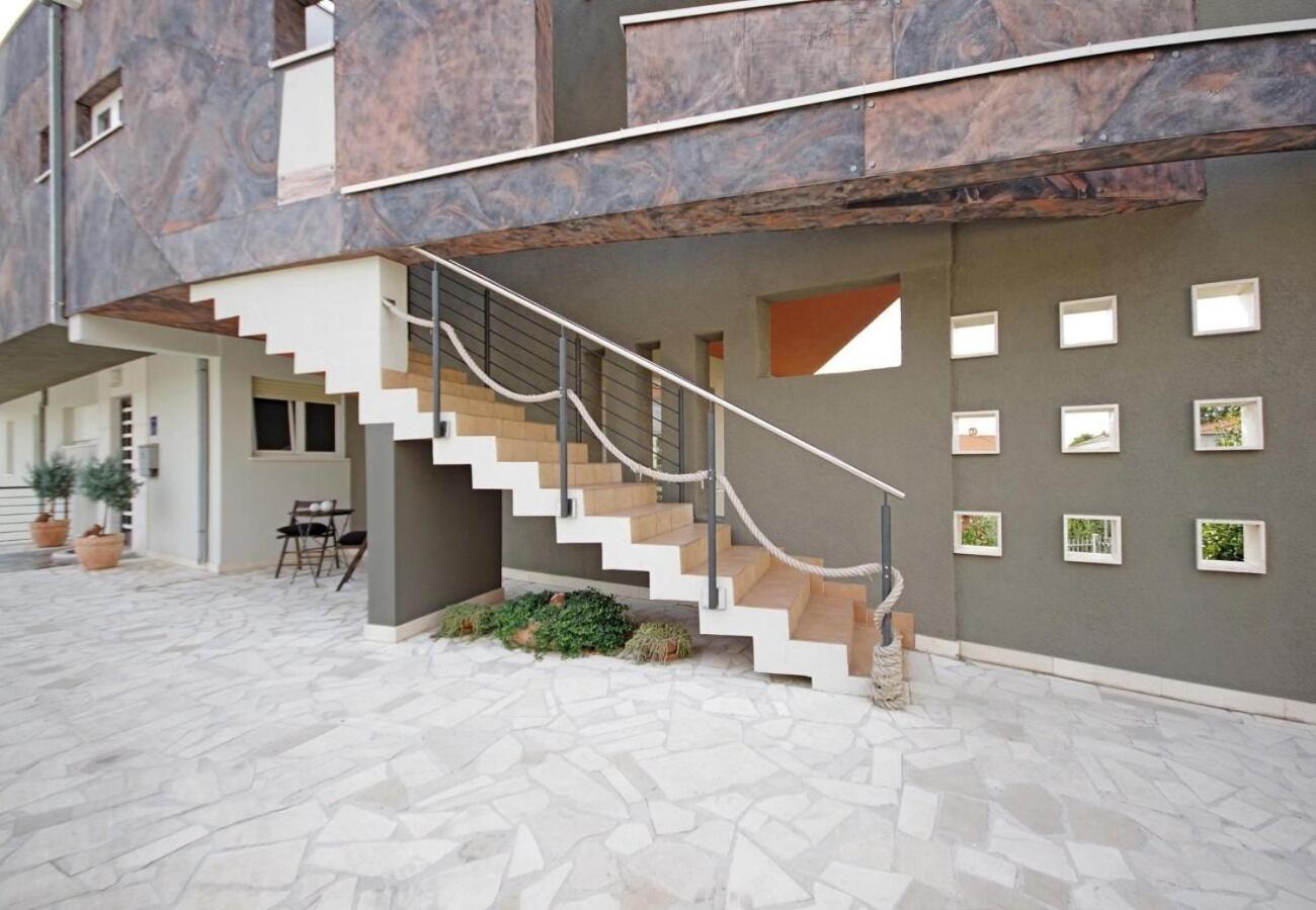 Apartments Javi - Free Private Parking Трогір Екстер'єр фото